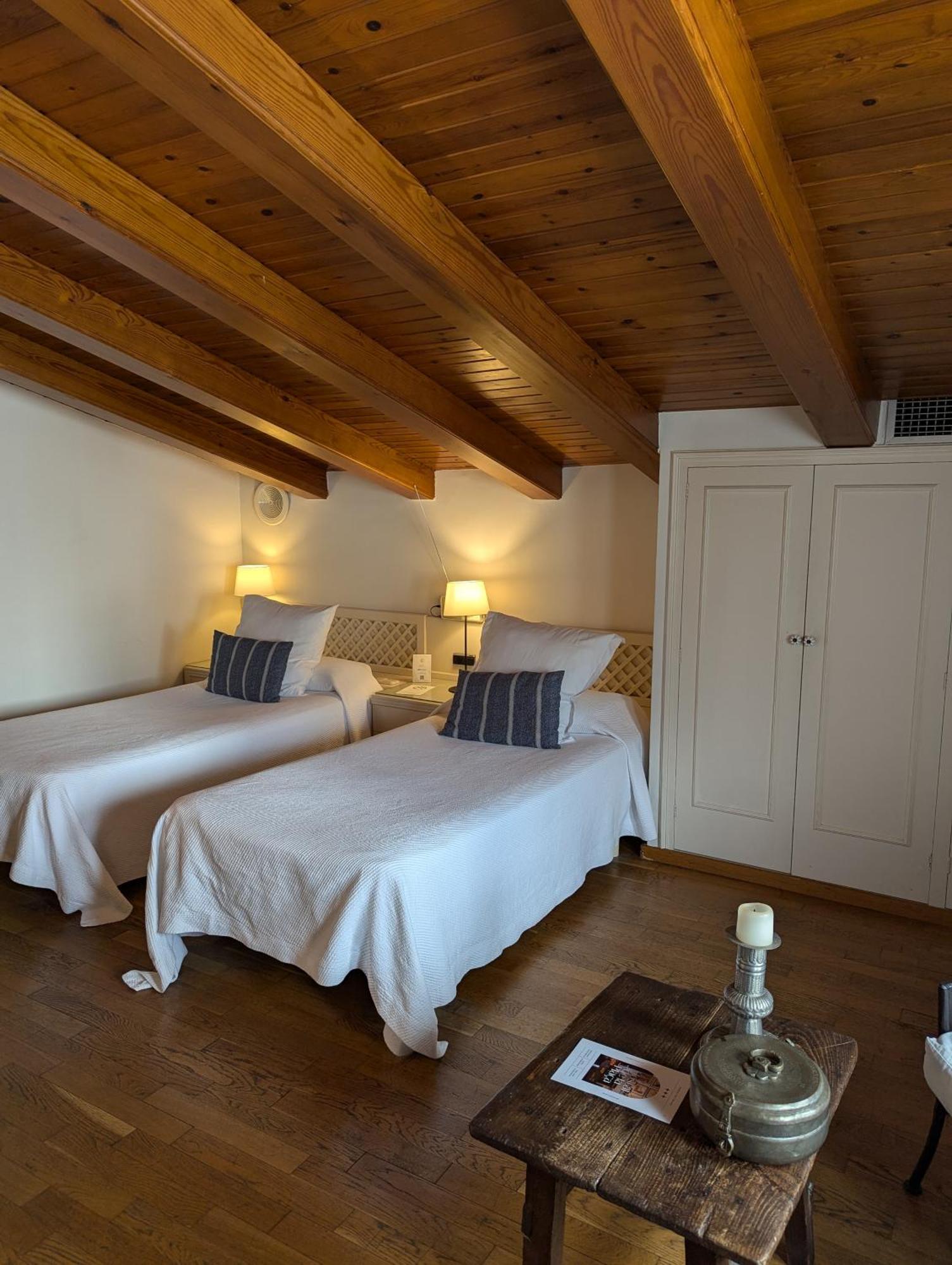 Hostal De La Placa - Hotel Boutique Cabrils Esterno foto